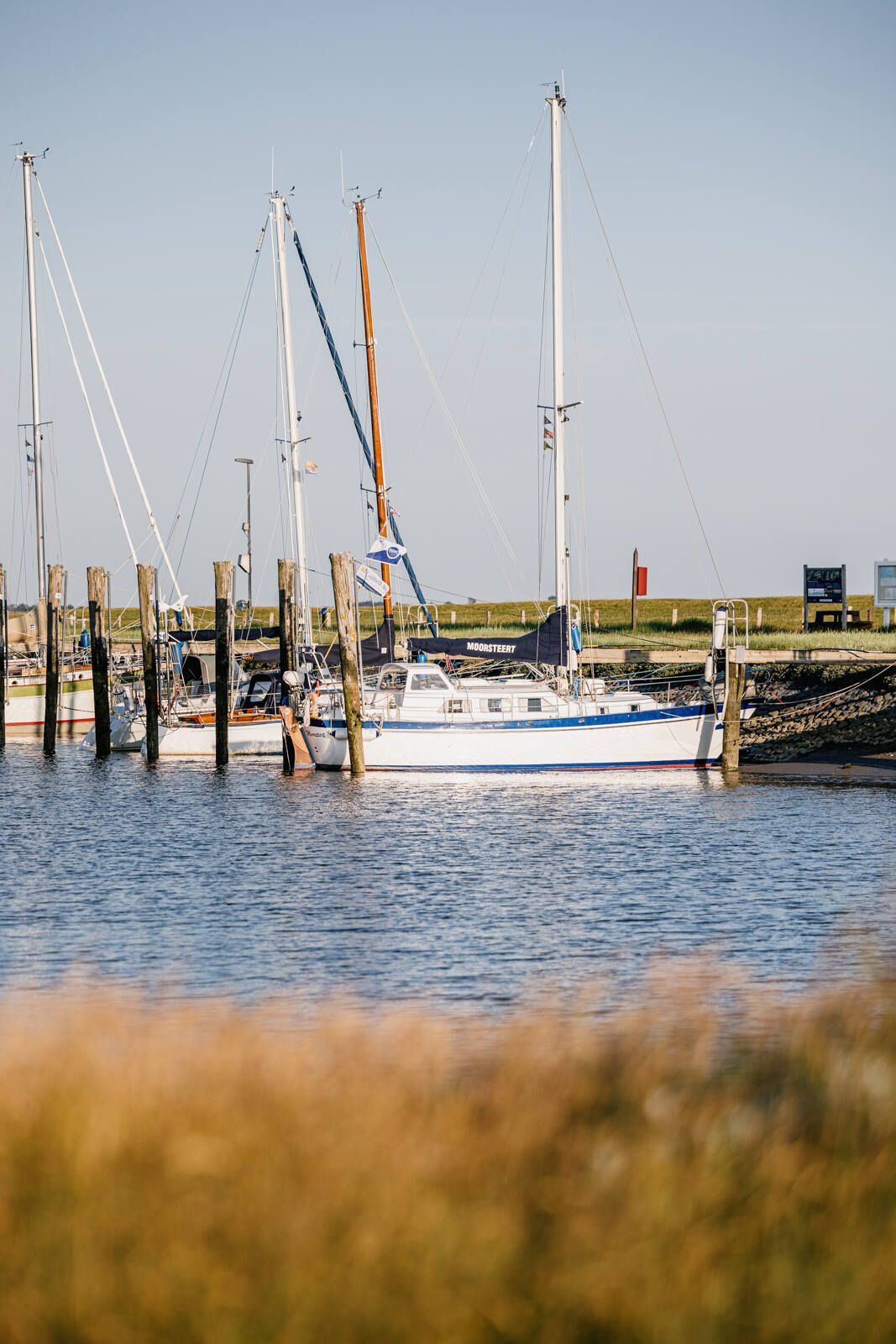 Segelschiff im Hafen