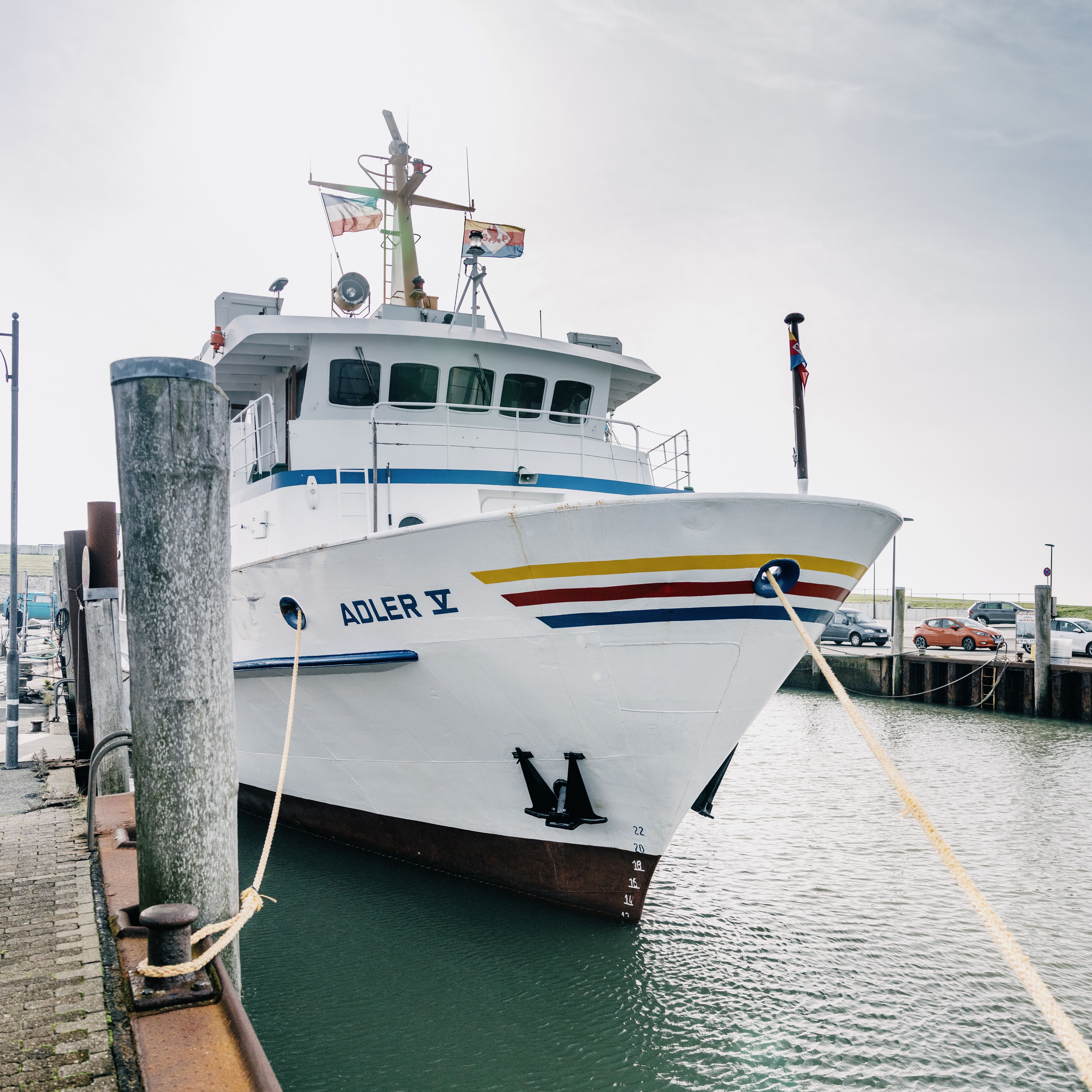 Adler-Schiff legt ab für Schifffahrt ab Nordstrand