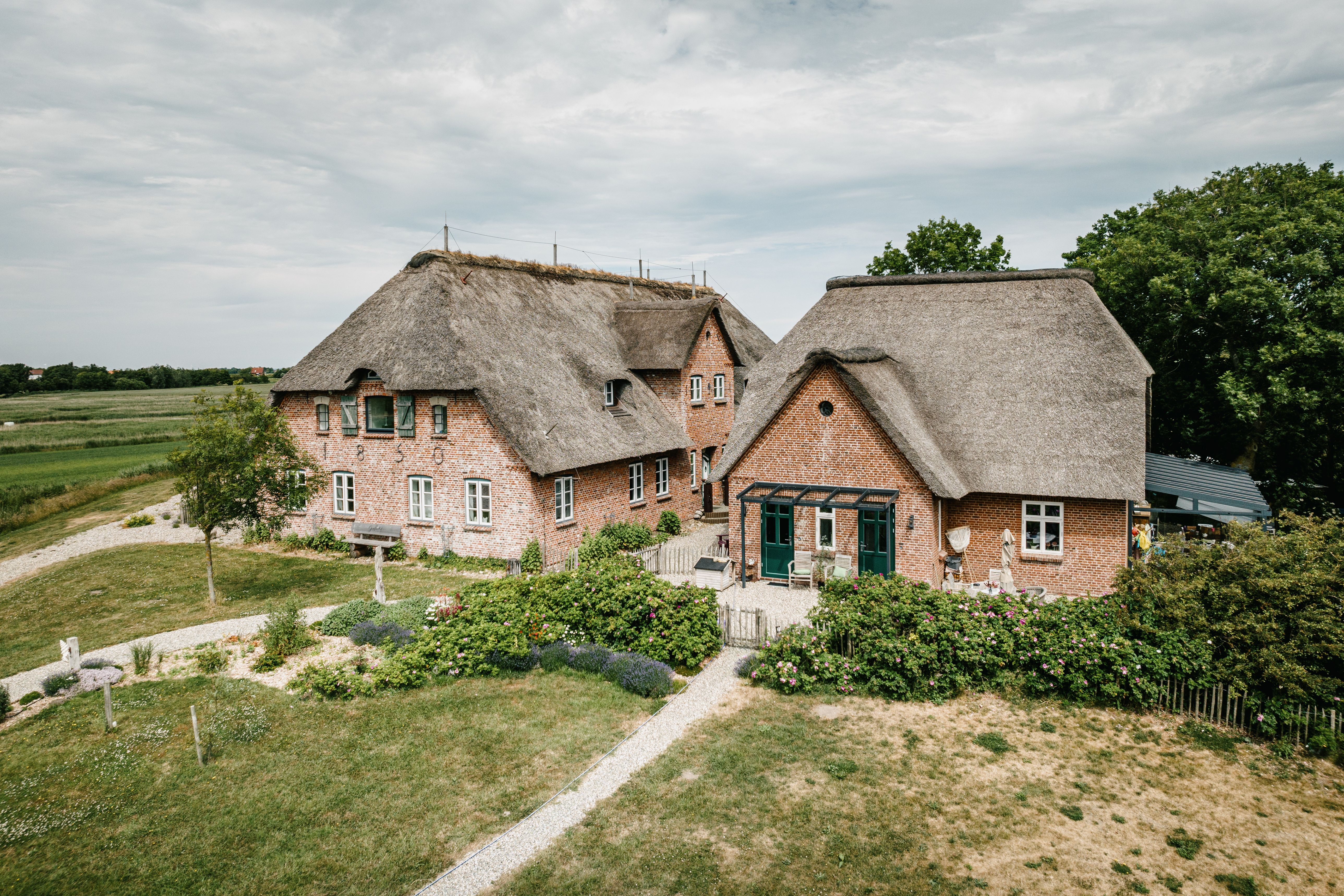 Reetdachhaus mit Ferienwohnungen auf Nordstrand 