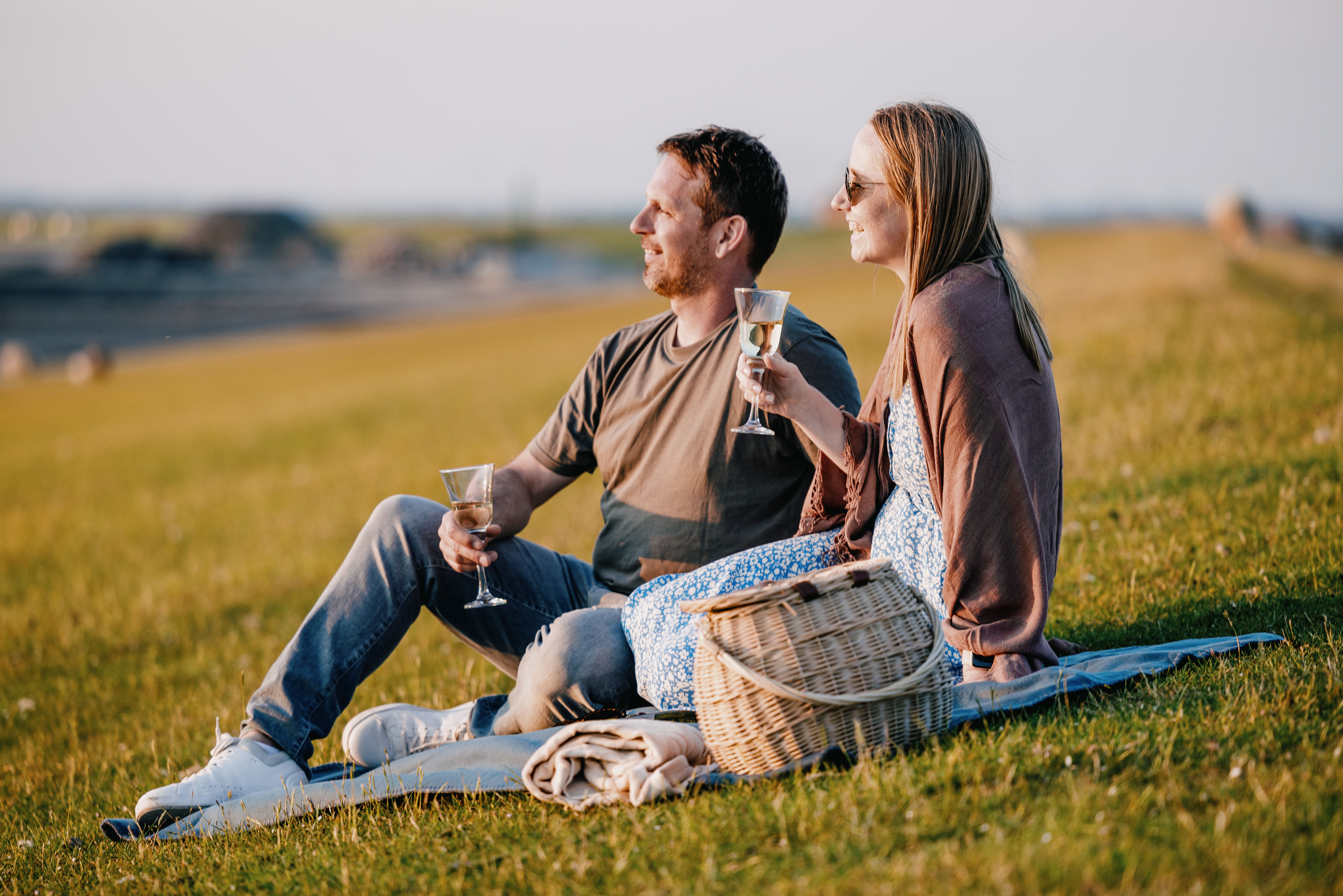 Holmer Siel eignet sich hervorragend zum Baden und zum Sonnenuntergänge beim Picknick bewundern