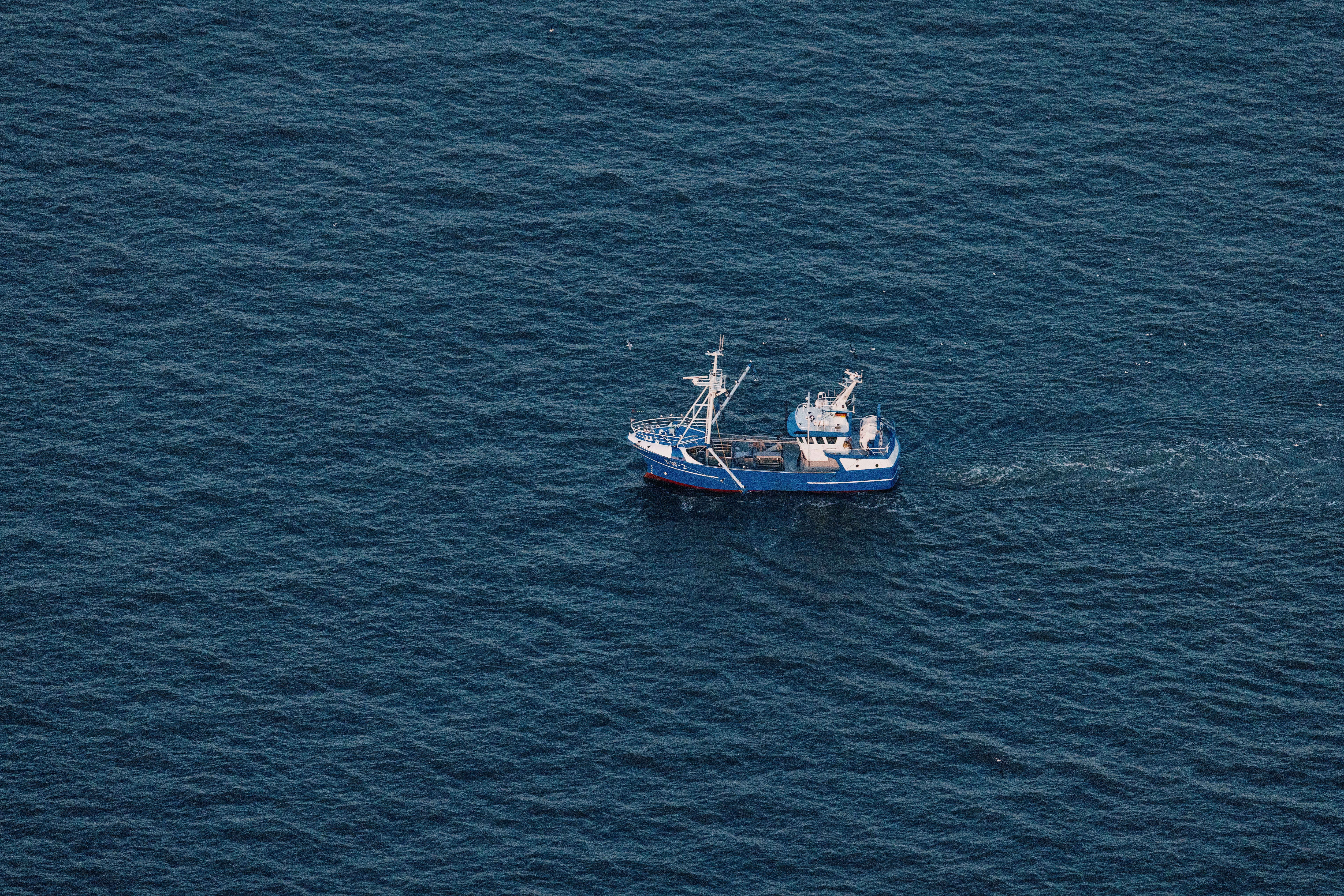 Schiff im Wattenmeer von oben